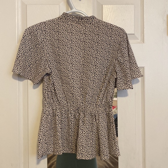 Small, almost polka dot like, monteau Los Angeles shirt with tie in front - Picture 2 of 3